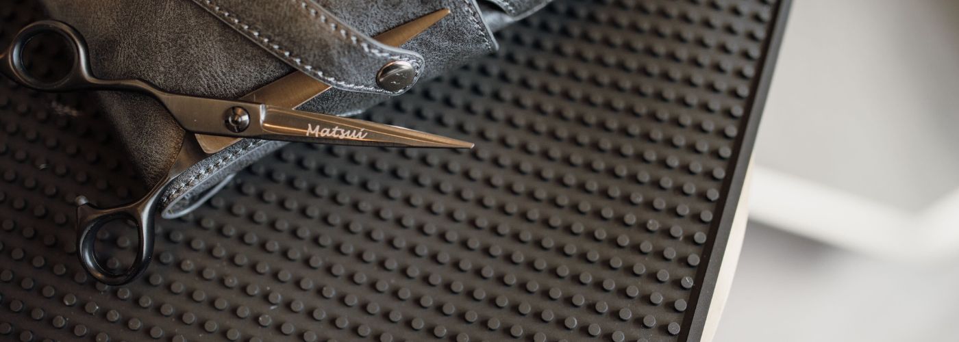 What is the difference between razor and shear cutting