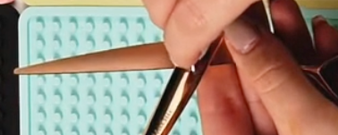 Why You Should Tighten Your Hair Cutting Scissors Everyday